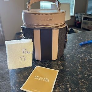 Selling this cute Bran New Michael Kors Bag